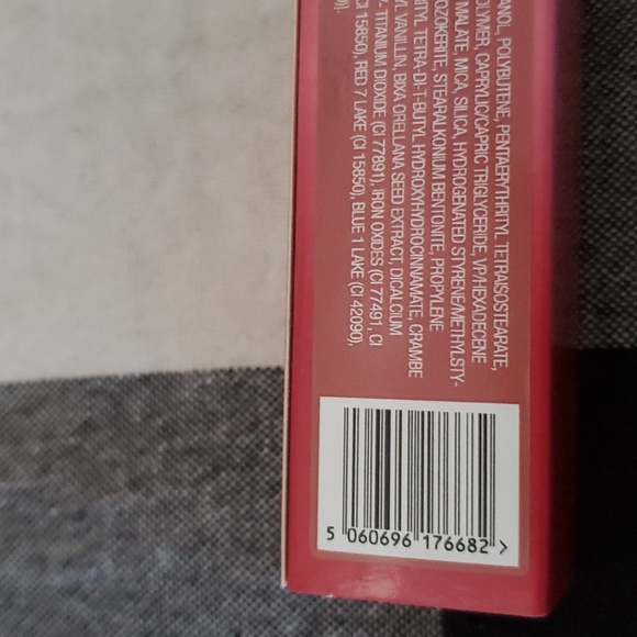 Charlotte Tilbury kissing lip color - Picture 3 of 5